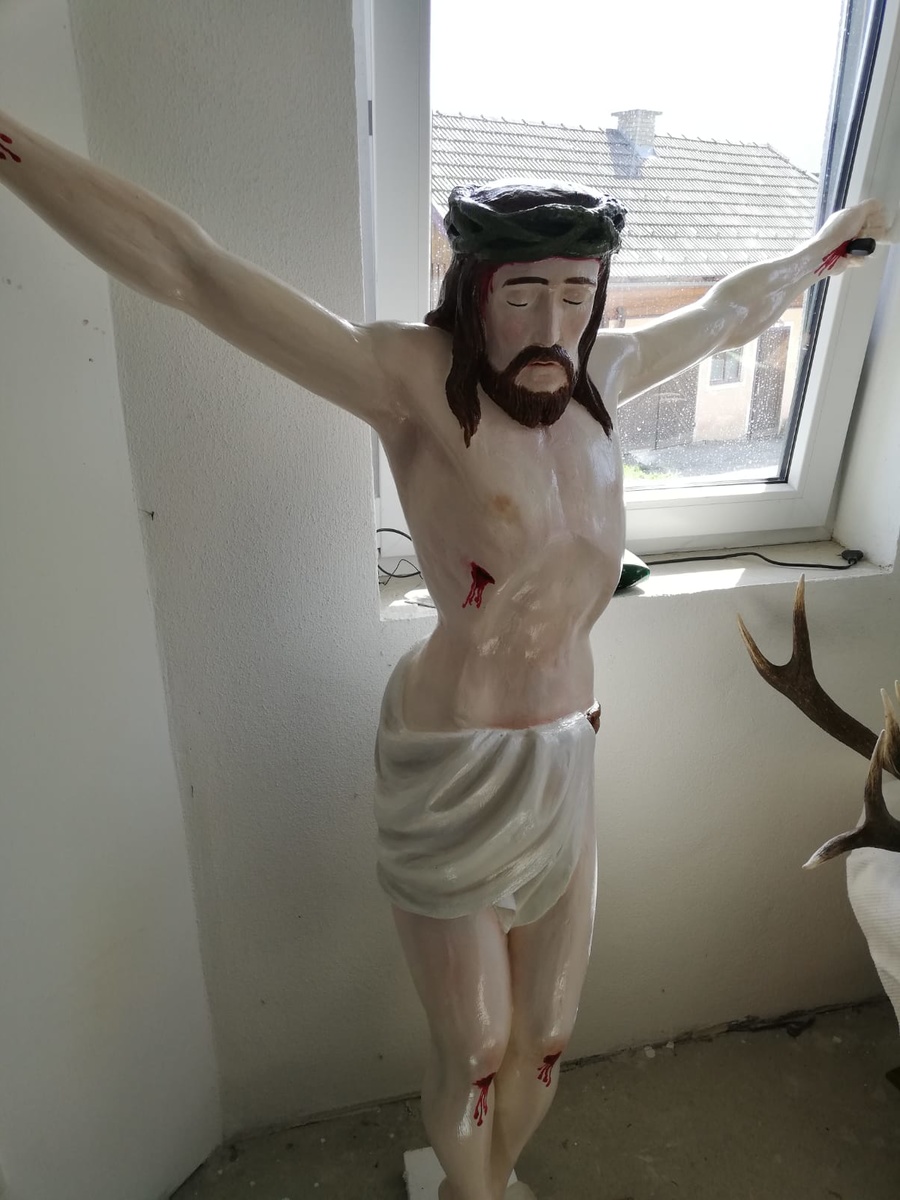 Jesusfigur nach Restauration
